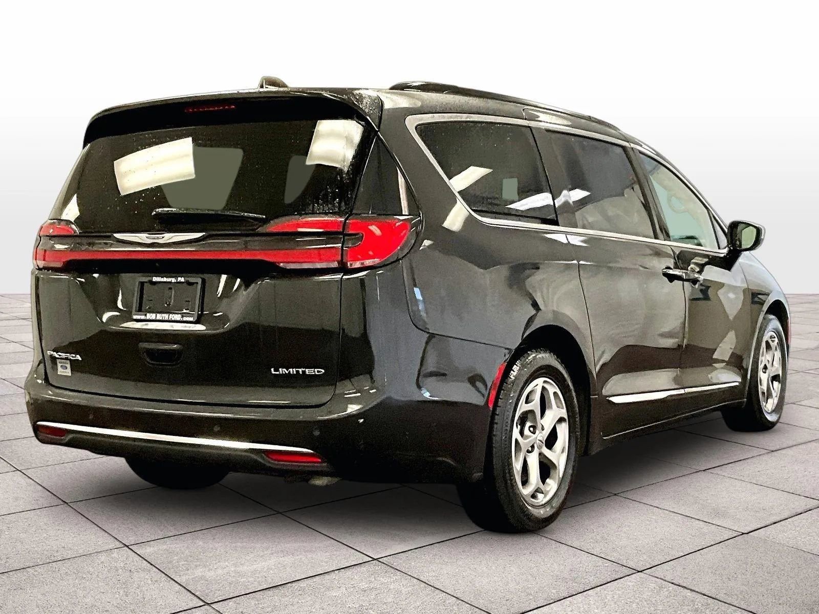 Used 2023 Chrysler Pacifica Limited image 11