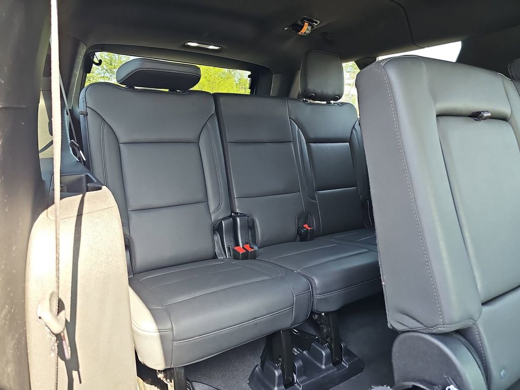 Used 2025 Chevrolet Suburban Z71 image 15