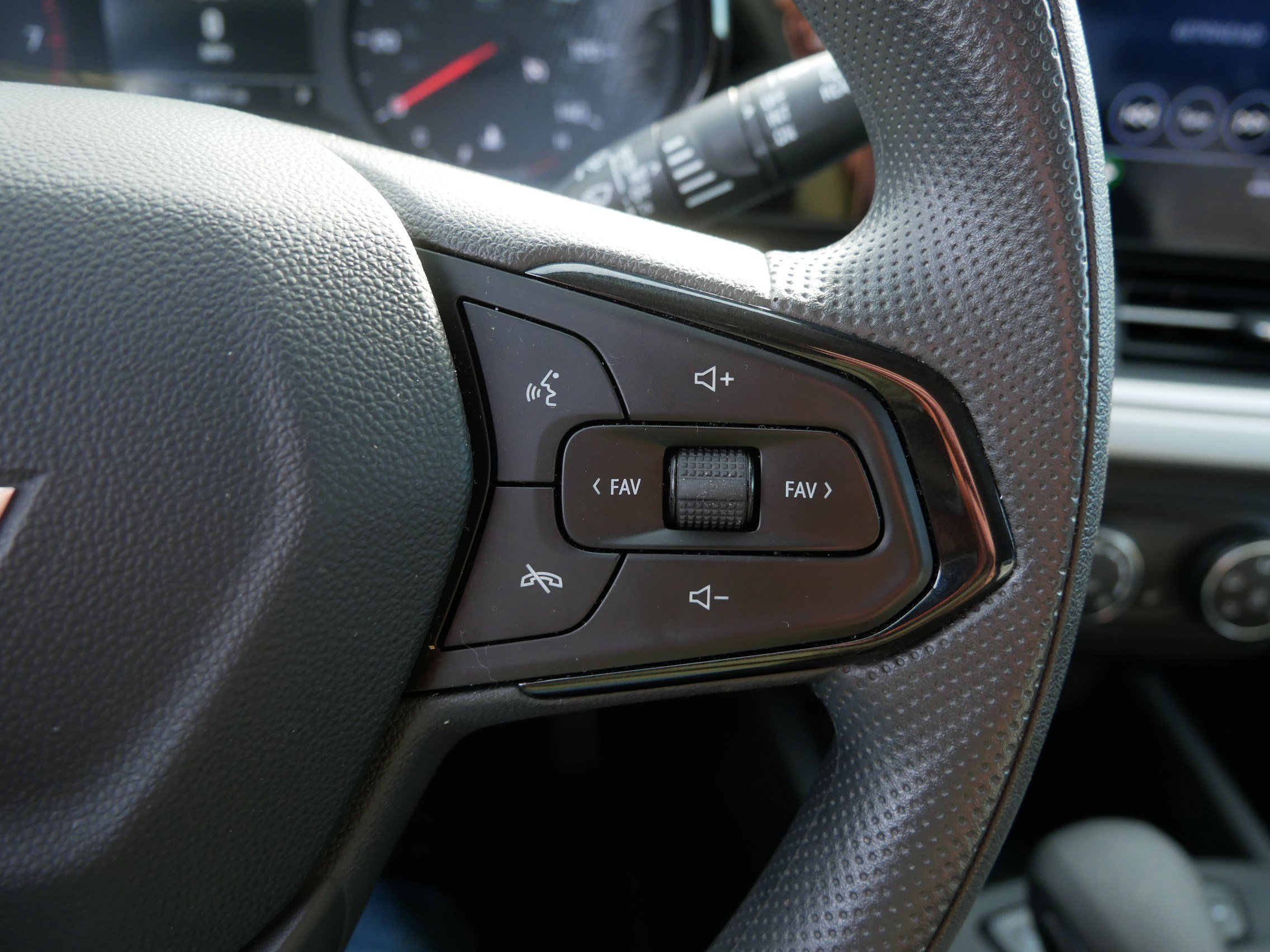 Certified 2024 Chevrolet Trax LS w/ LS Convenience Package image 27