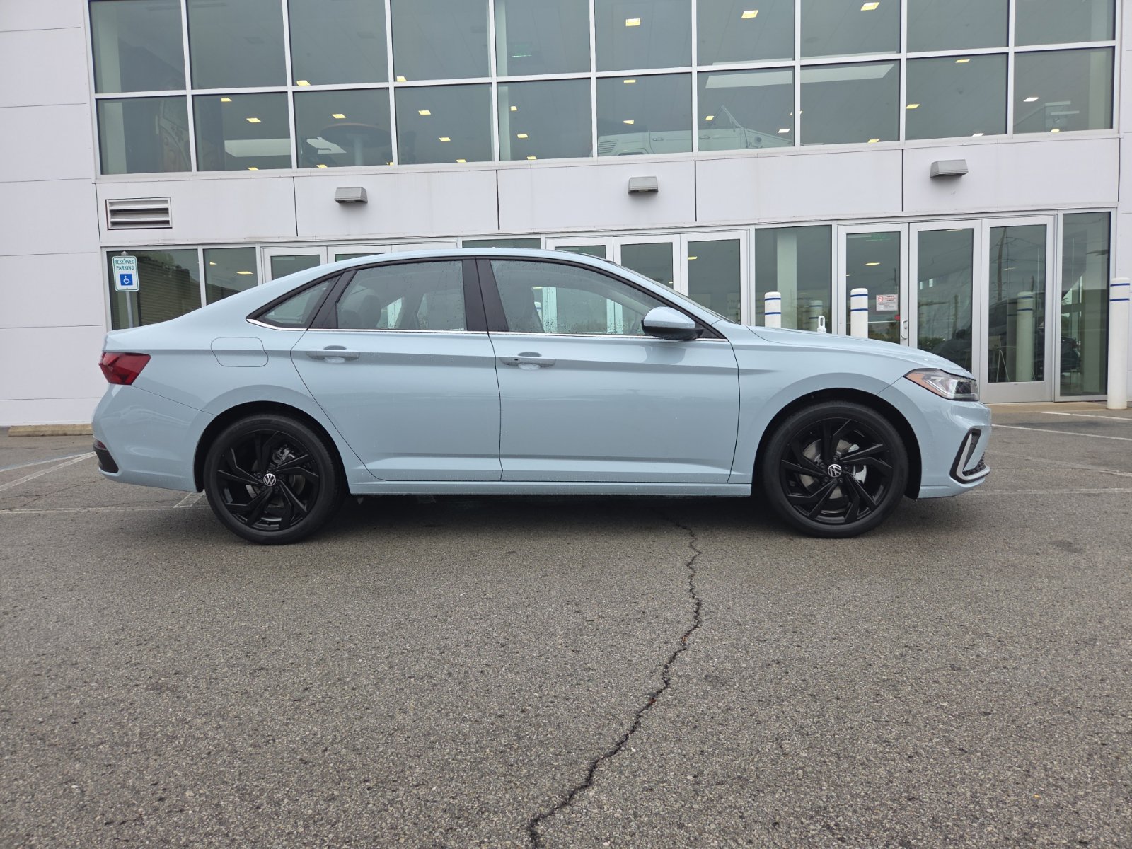 New 2027 Volkswagen Jetta SE FWD image 2