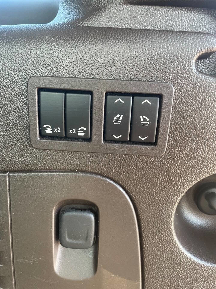 Used 2017 GMC Yukon XL Denali w/ Open Road Package image 21