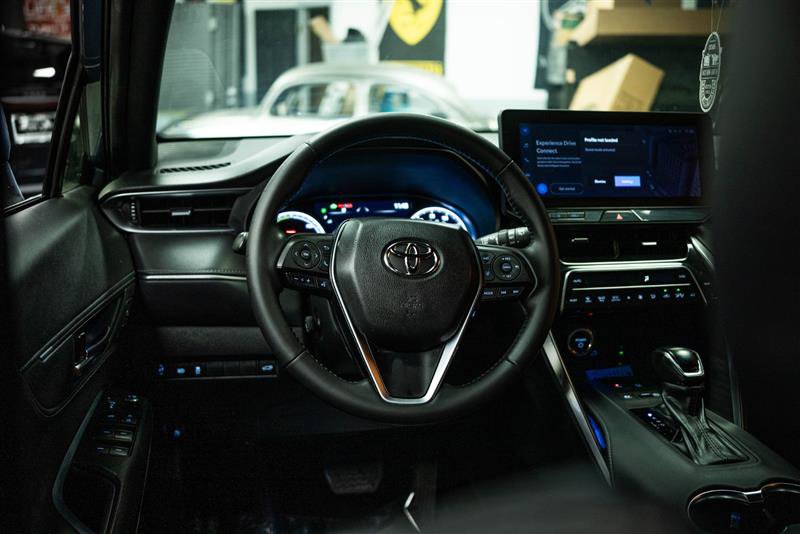 Used 2023 Toyota Venza XLE image 17