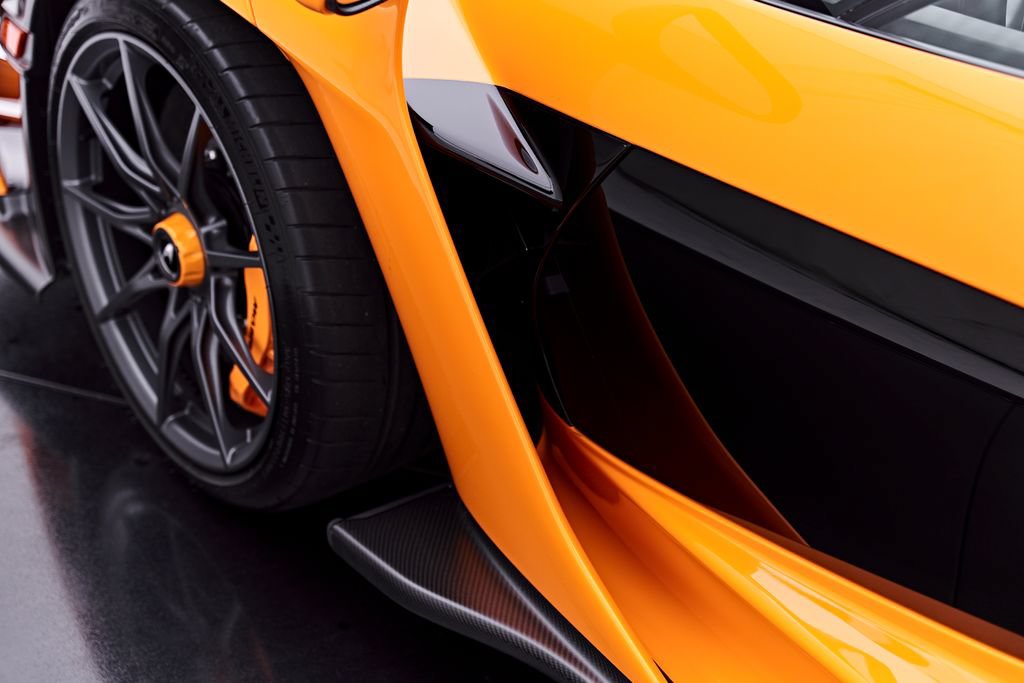 Used 2019 McLaren Senna RWD image 38