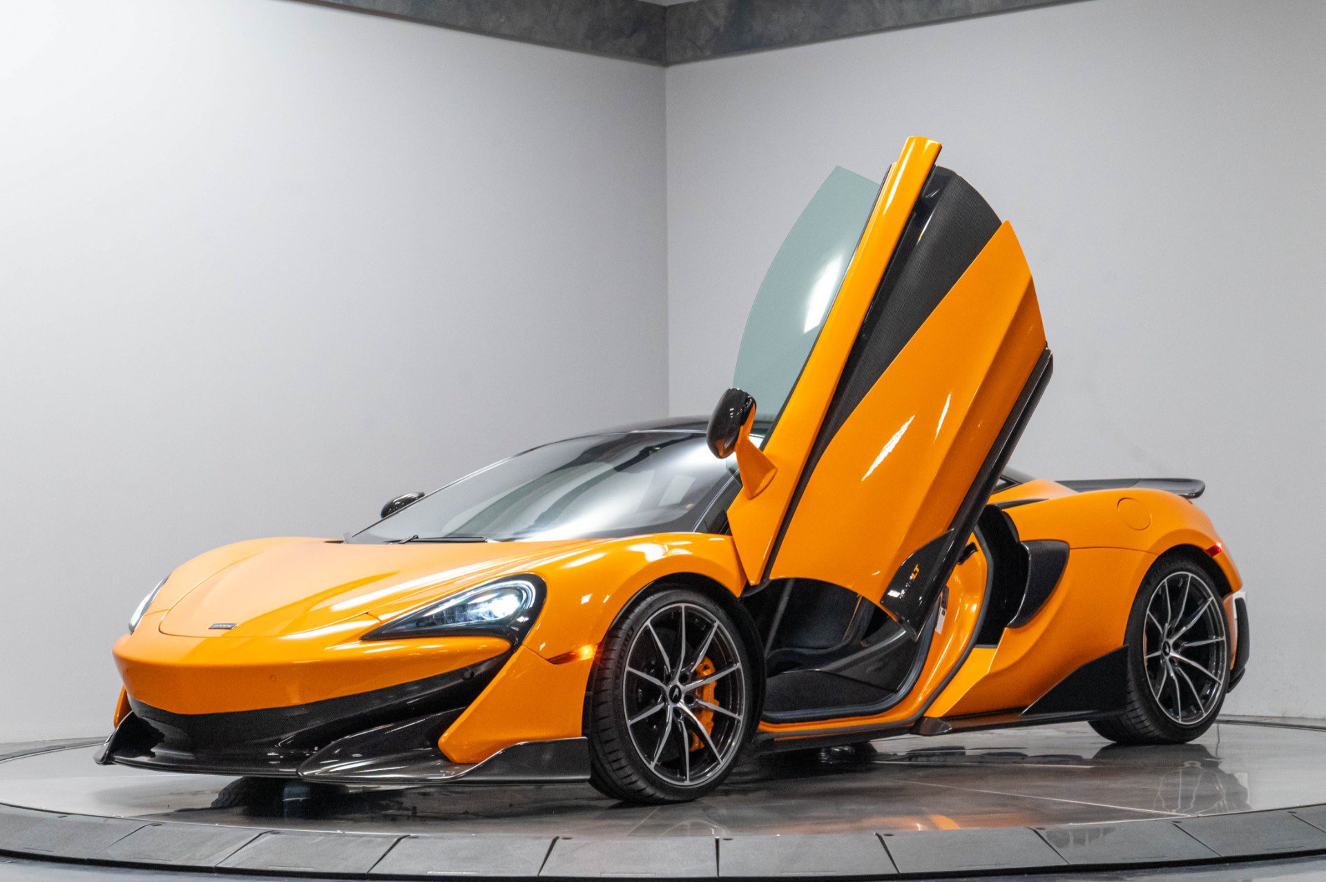 Used 2019 McLaren 600LT RWD image 3