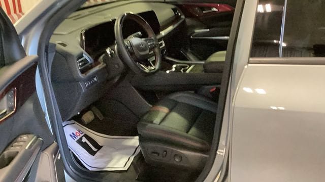Used 2024 Chevrolet Traverse RS w/ LPO, Floor Liner Package AWD/4WD image 11