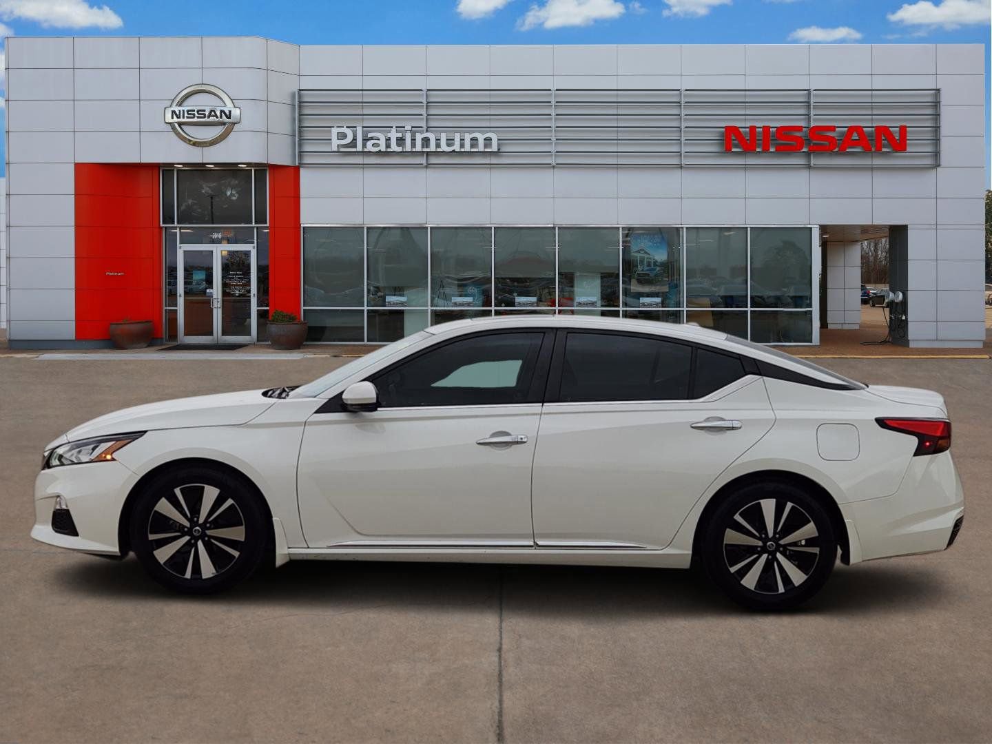 Used 2022 Nissan Altima 2.5 SV w/ SV Premium Package image 3