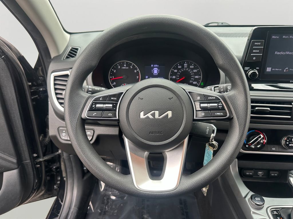 Used 2023 Kia Seltos LX AWD/4WD image 12