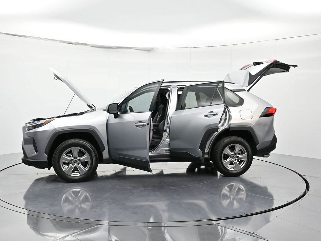 Used 2025 Toyota RAV4 XLE image 44