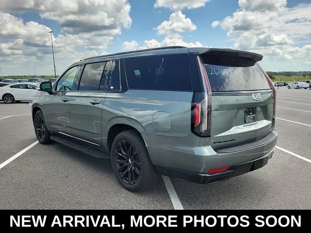 Used 2024 Cadillac Escalade ESV Sport w/ LPO, ONYX Package AWD/4WD image 2