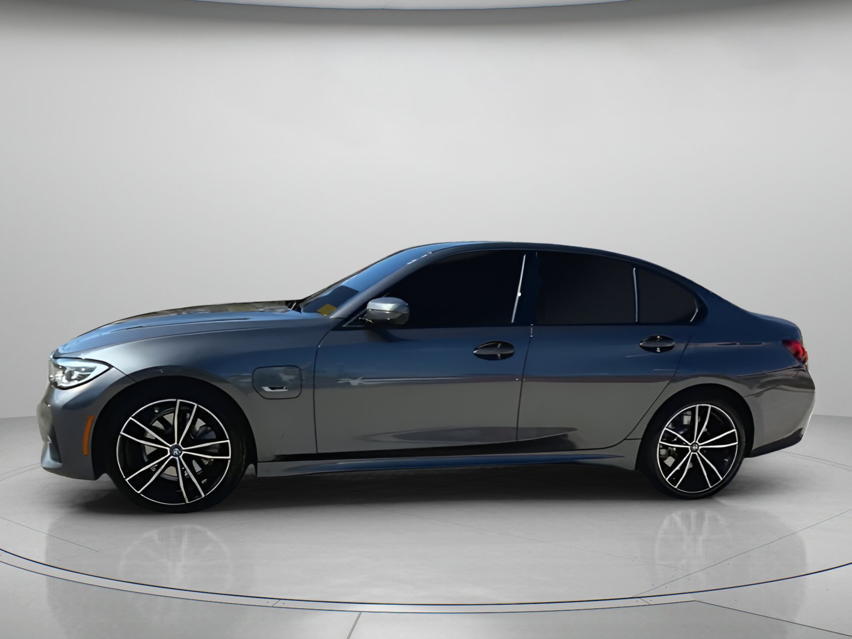 Used 2022 BMW 330e w/ M Sport Package image 15