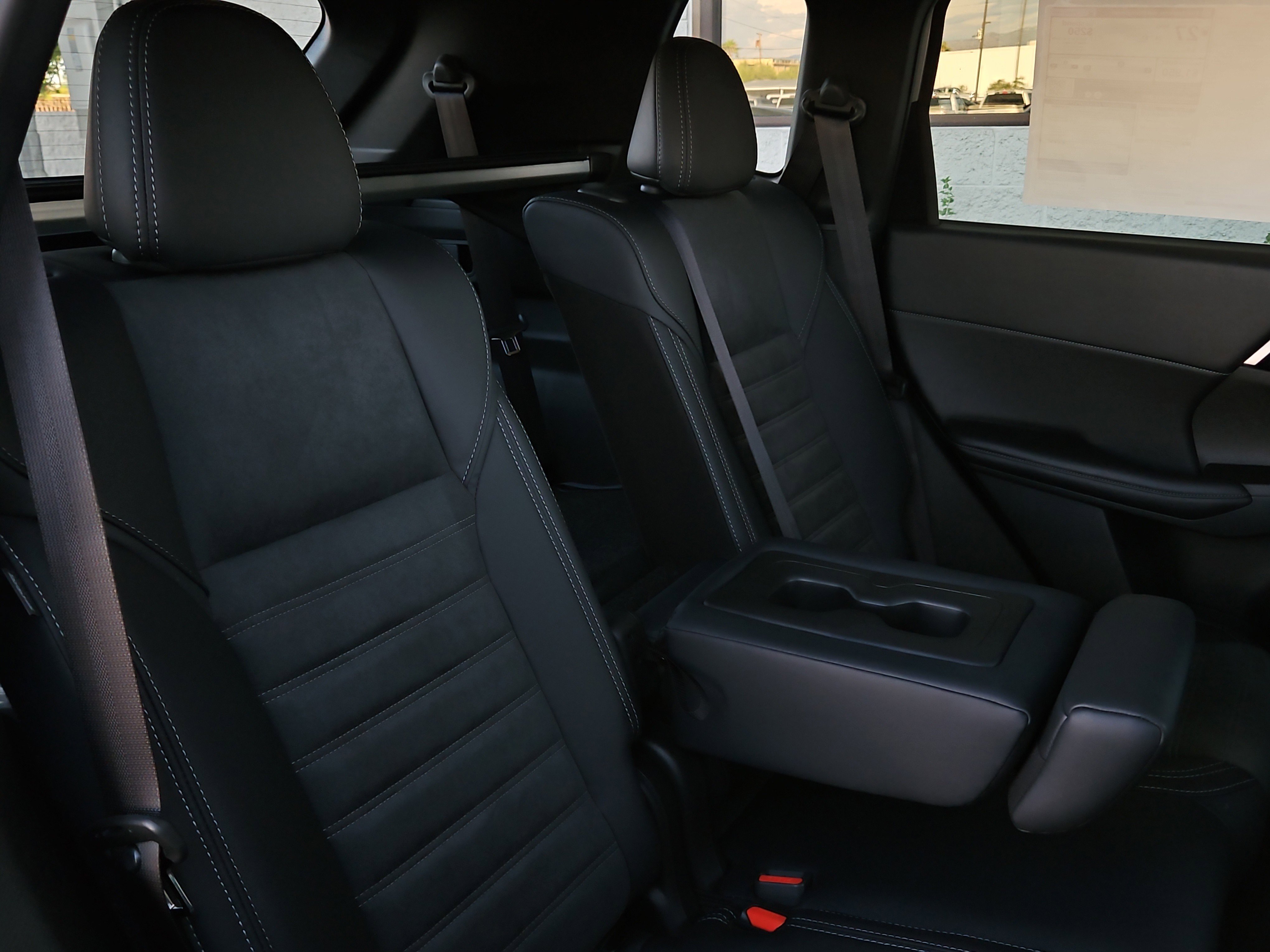 New 2025 Mitsubishi Outlander SE image 23