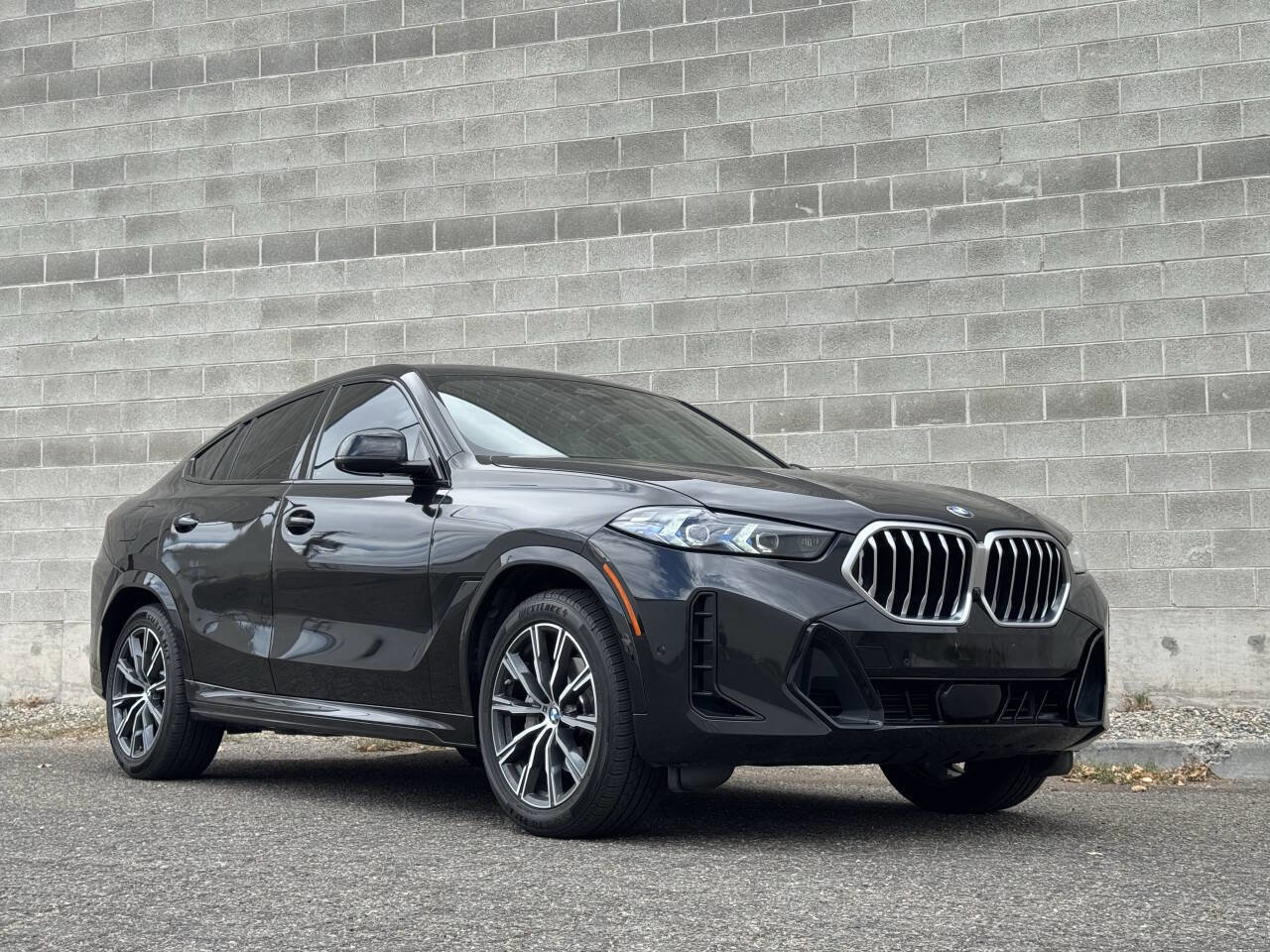Used 2024 BMW X6 xDrive40i w/ Premium Package