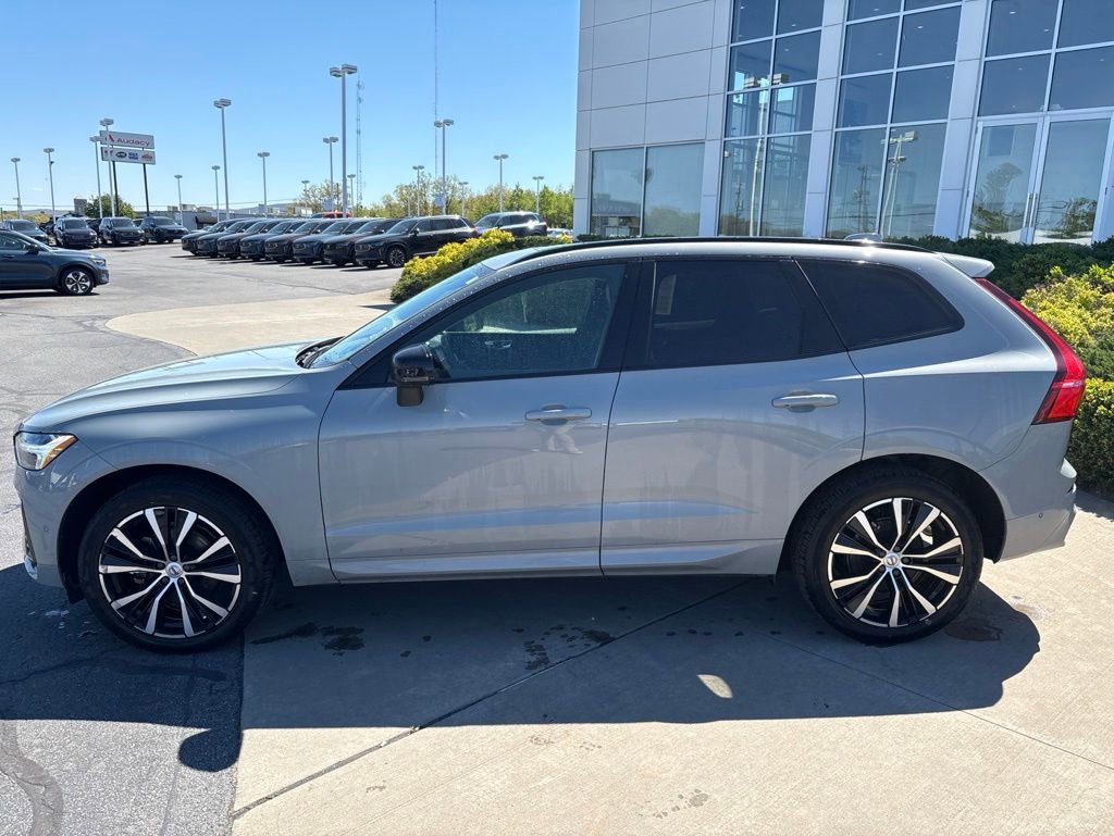 Used 2024 Volvo XC60 B5 Plus AWD/4WD image 10