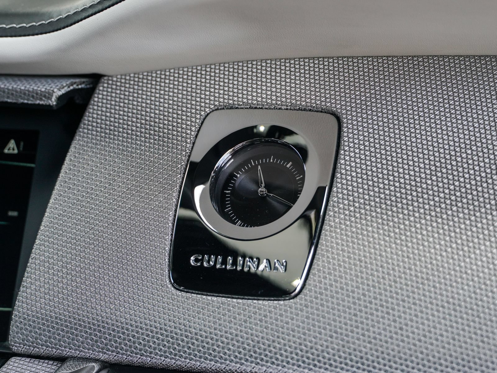 Certified 2024 Rolls-Royce Cullinan AWD/4WD image 15
