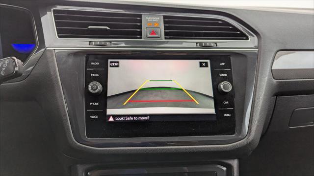 Used 2023 Volkswagen Tiguan SE w/ Panoramic Sunroof Package FWD image 29