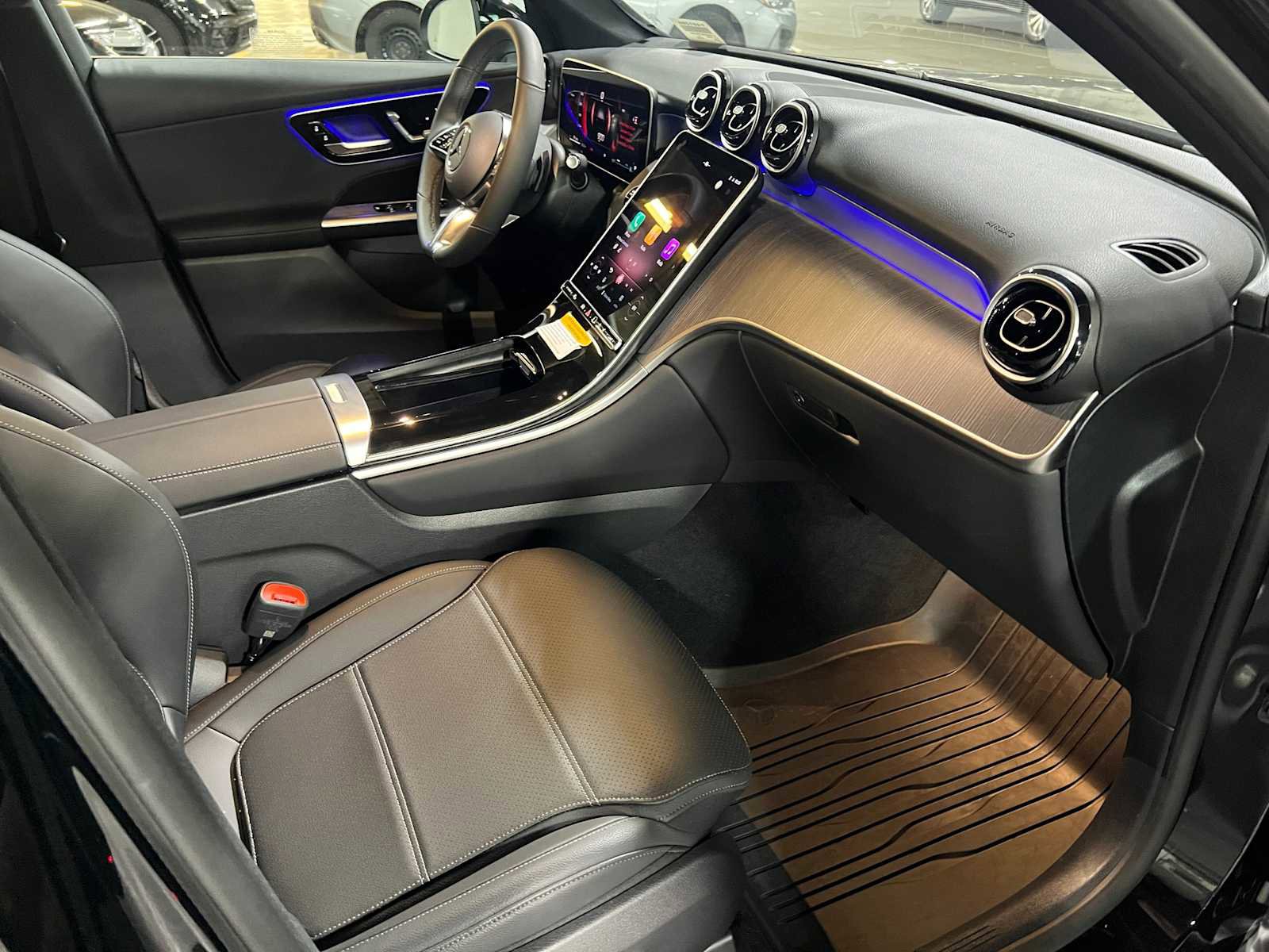 Used 2026 Mercedes-Benz GLC 300 4MATIC image 11