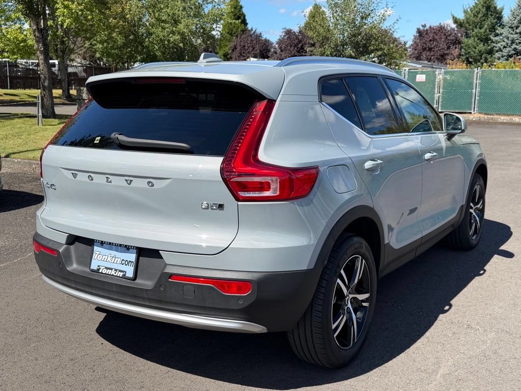 Used 2025 Volvo XC40 B5 Core AWD/4WD image 8