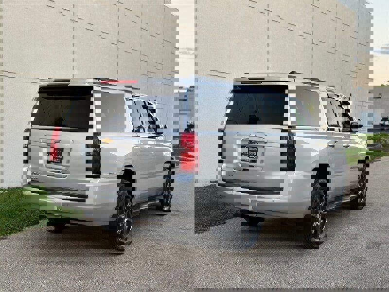 Used 2015 Chevrolet Suburban LT w/ Luxury Package image 9