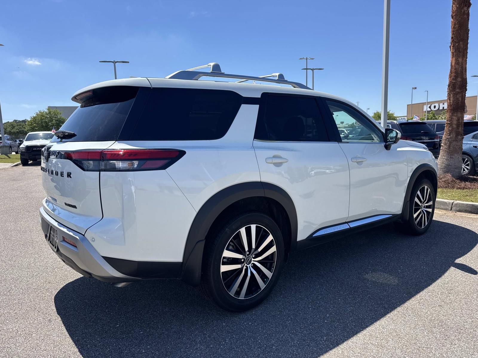 Used 2023 Nissan Pathfinder Platinum w/ Black Appearance Package FWD image 6