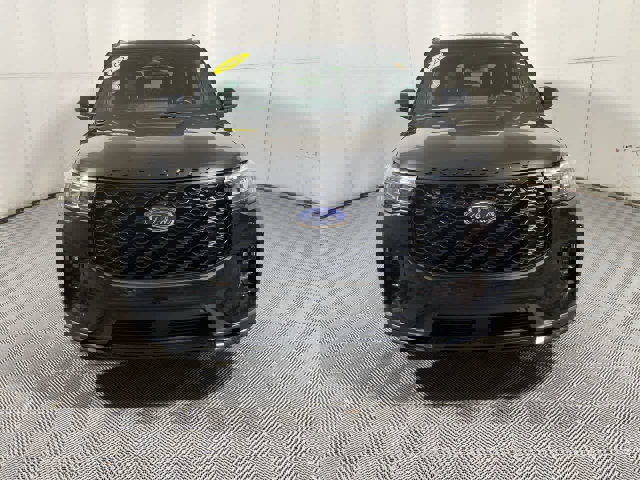 Used 2025 Ford Explorer ST-Line image 3