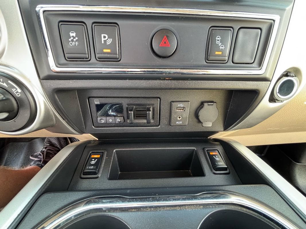 Used 2016 Nissan Titan SL image 27