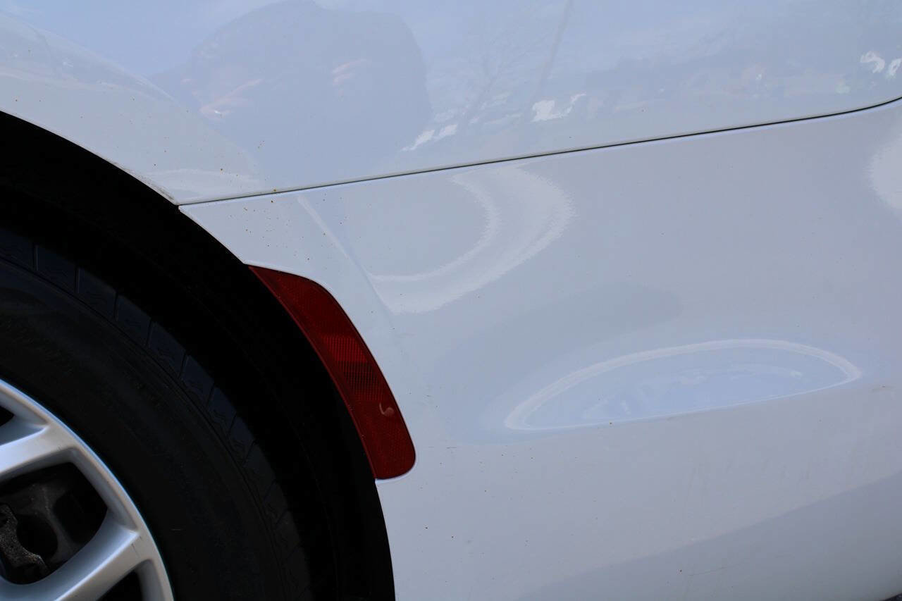 Used 2017 Chrysler Pacifica Touring Plus w/ Tire & Wheel Group image 22