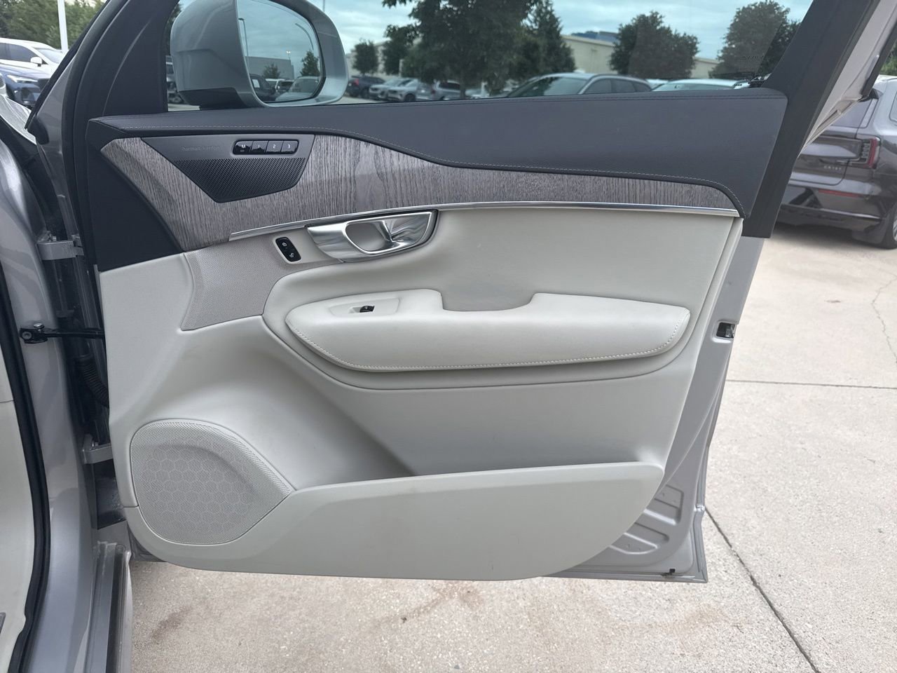 Certified 2023 Volvo XC90 B6 Ultimate w/ Lounge Package AWD/4WD image 10