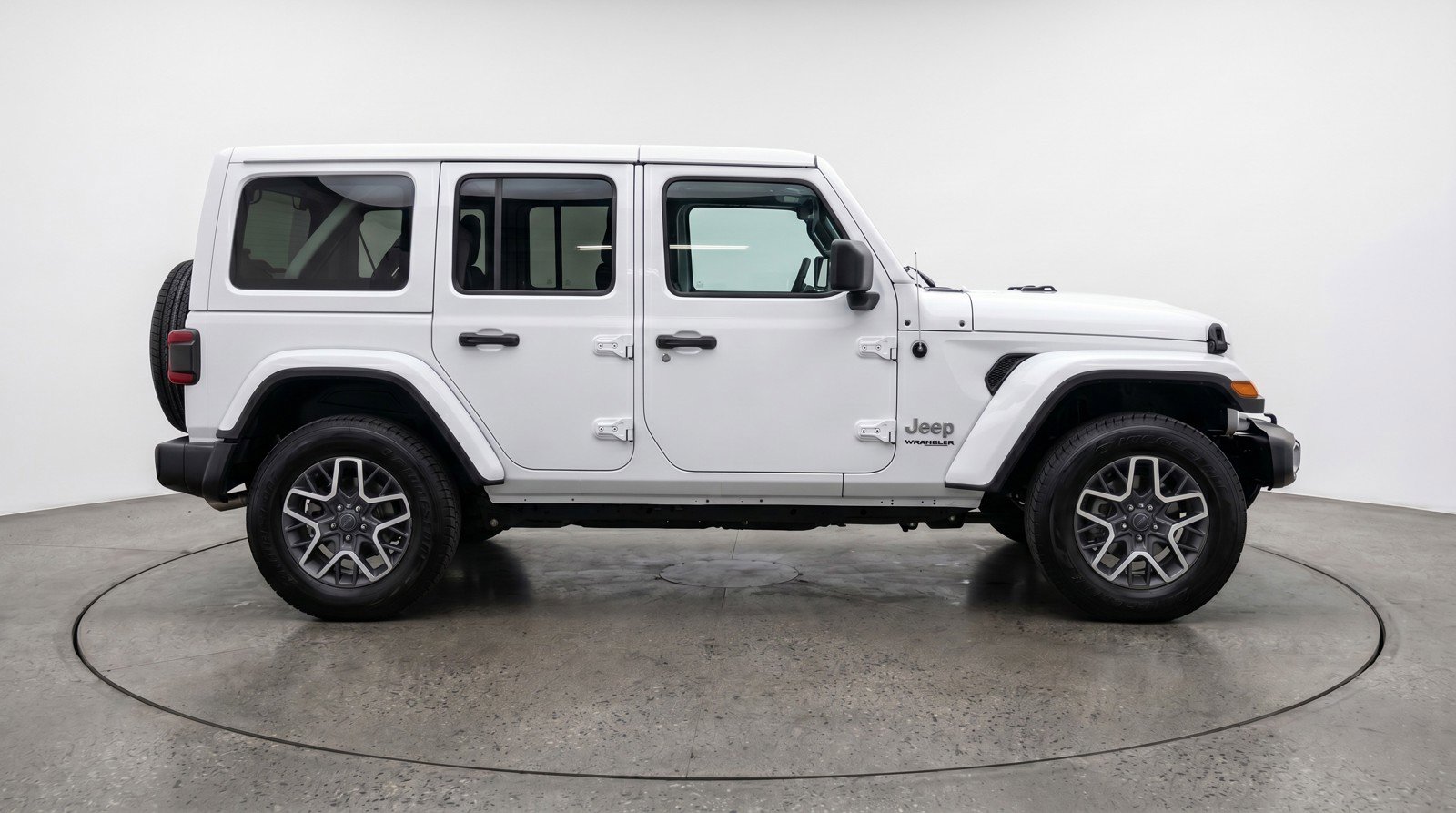 Used 2025 Jeep Wrangler Sahara image 11