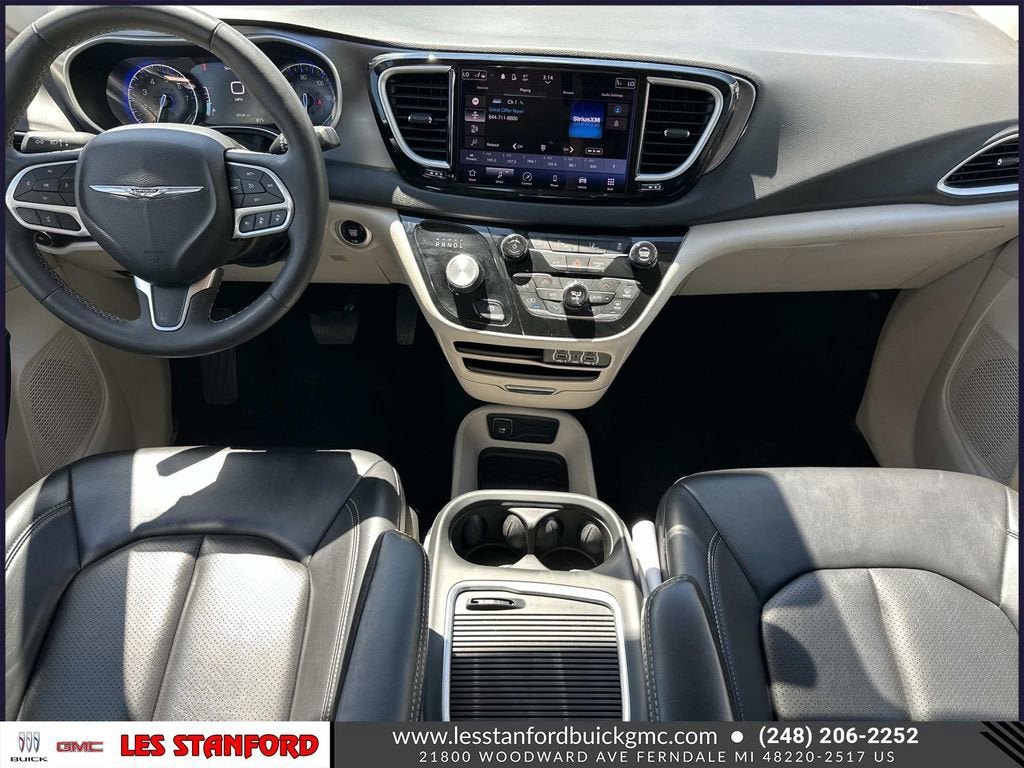 Used 2023 Chrysler Pacifica Touring-L FWD image 15