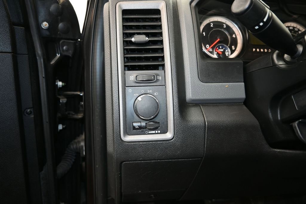 Used 2017 RAM 3500 Tradesman w/ Chrome Appearance Group AWD/4WD image 12