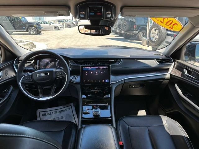 Used 2023 Jeep Grand Cherokee L Limited w/ Black Appearance Package AWD/4WD image 15