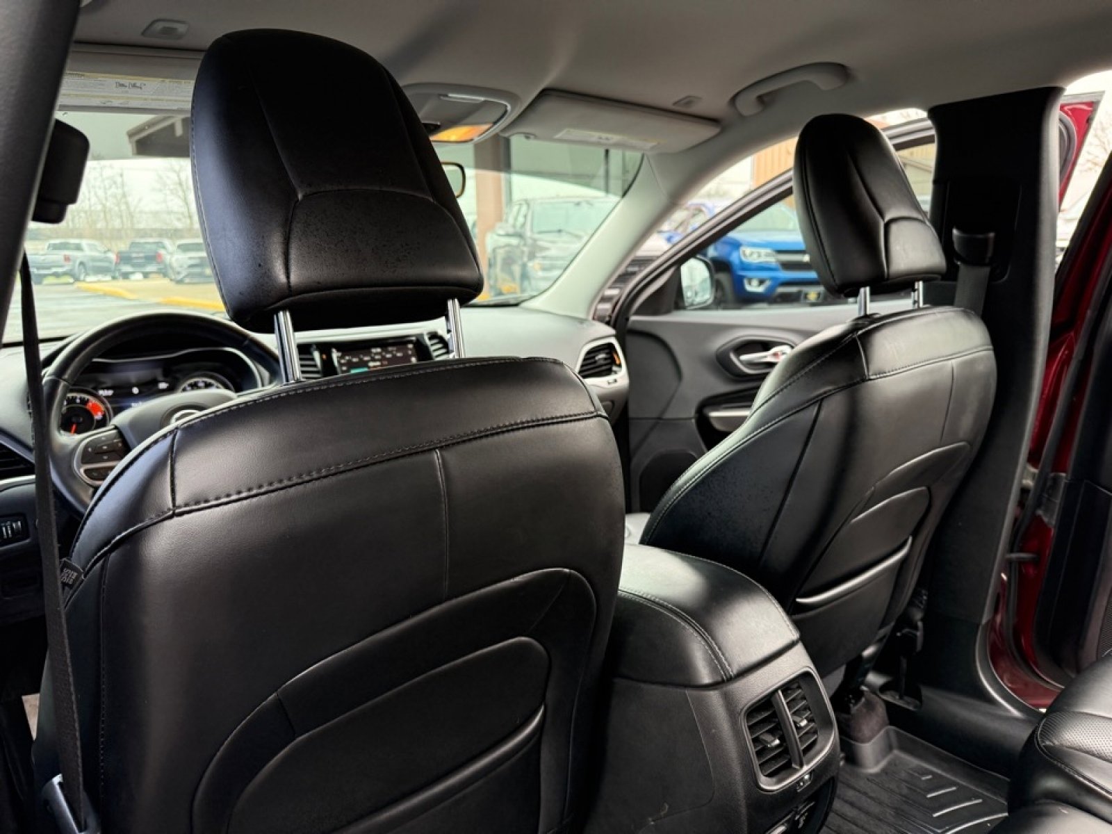 Used 2019 Jeep Cherokee Limited w/ Luxury Group image 18