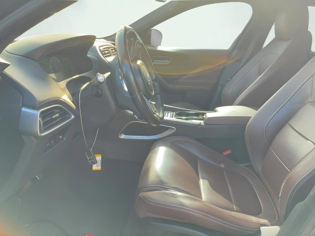 Used 2017 Jaguar F-PACE S AWD/4WD image 2