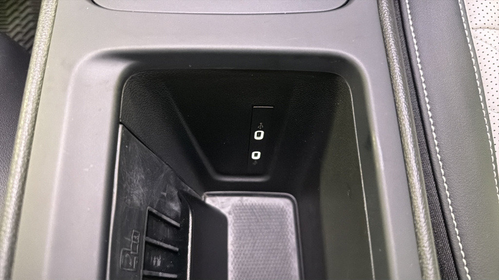 Used 2025 Volkswagen Tiguan SE AWD/4WD image 38