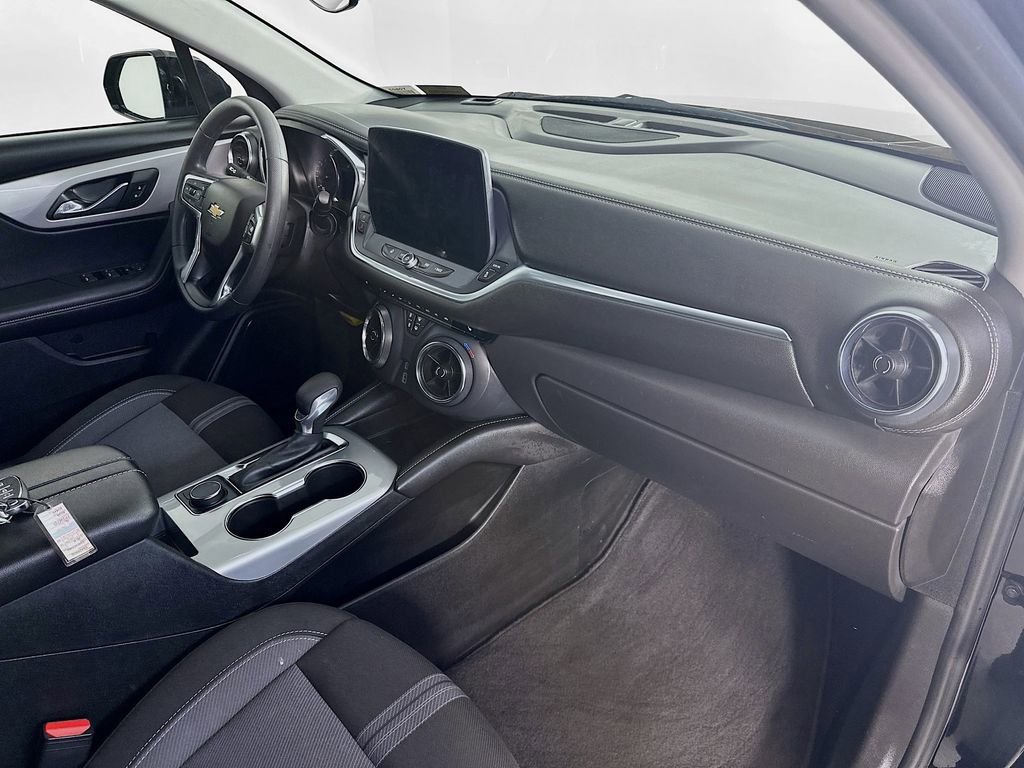 Used 2025 Chevrolet Blazer LT FWD image 30