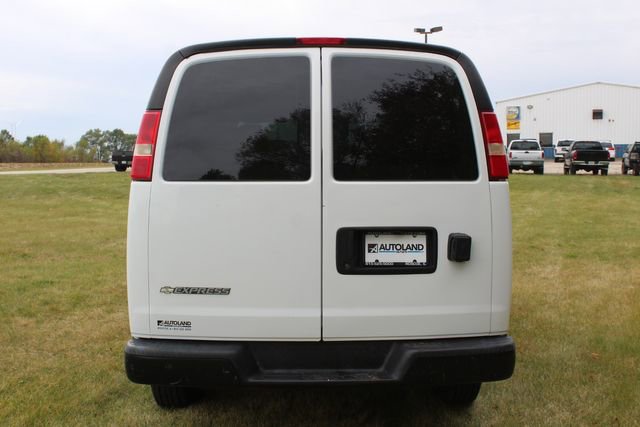 Used 2009 Chevrolet Express 2500 image 4