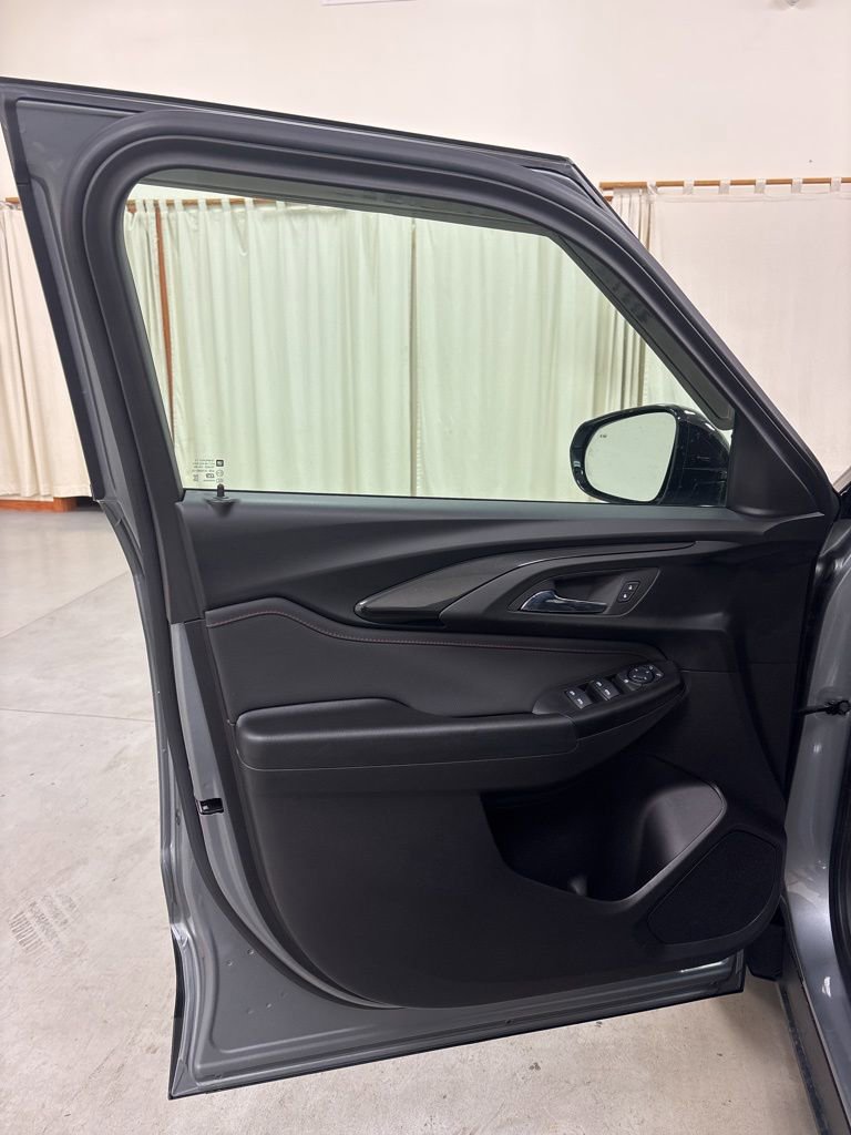 Used 2023 Chevrolet TrailBlazer RS w/ Convenience Package image 16