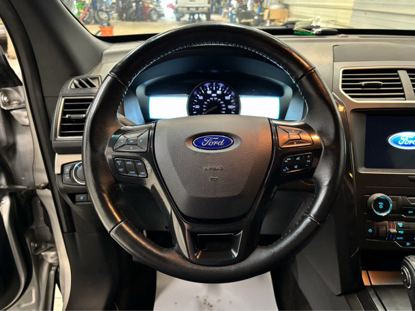 Used 2018 Ford Explorer XLT w/ Equipment Group 201A AWD/4WD image 13