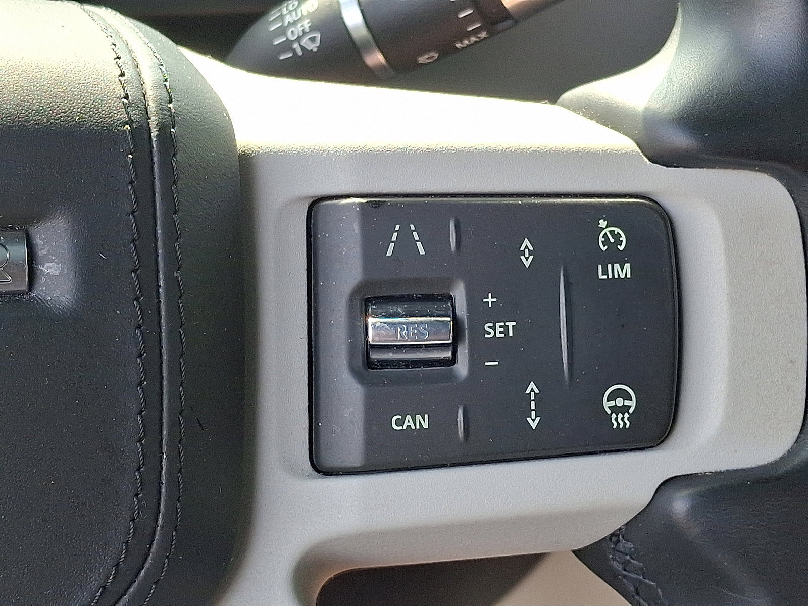 Used 2022 Land Rover Defender 110 X-Dynamic HSE image 22