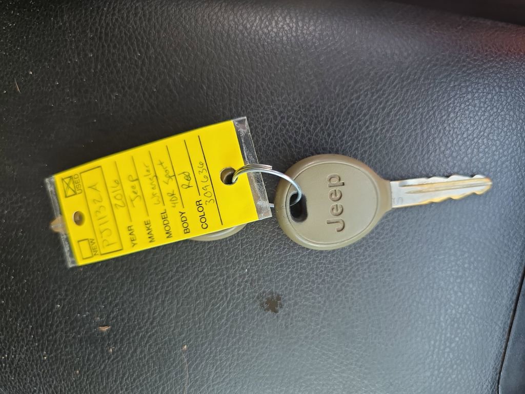 Used 2016 Jeep Wrangler Unlimited Sport w/ Connectivity Group image 30