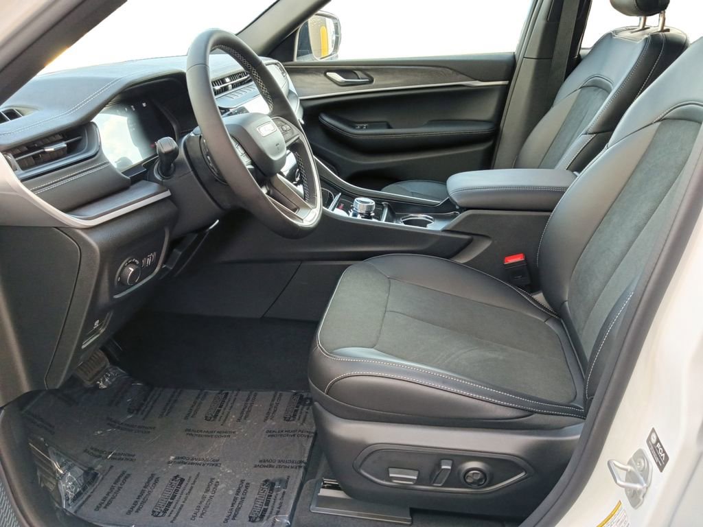 New 2026 Jeep Grand Cherokee Altitude AWD/4WD image 19