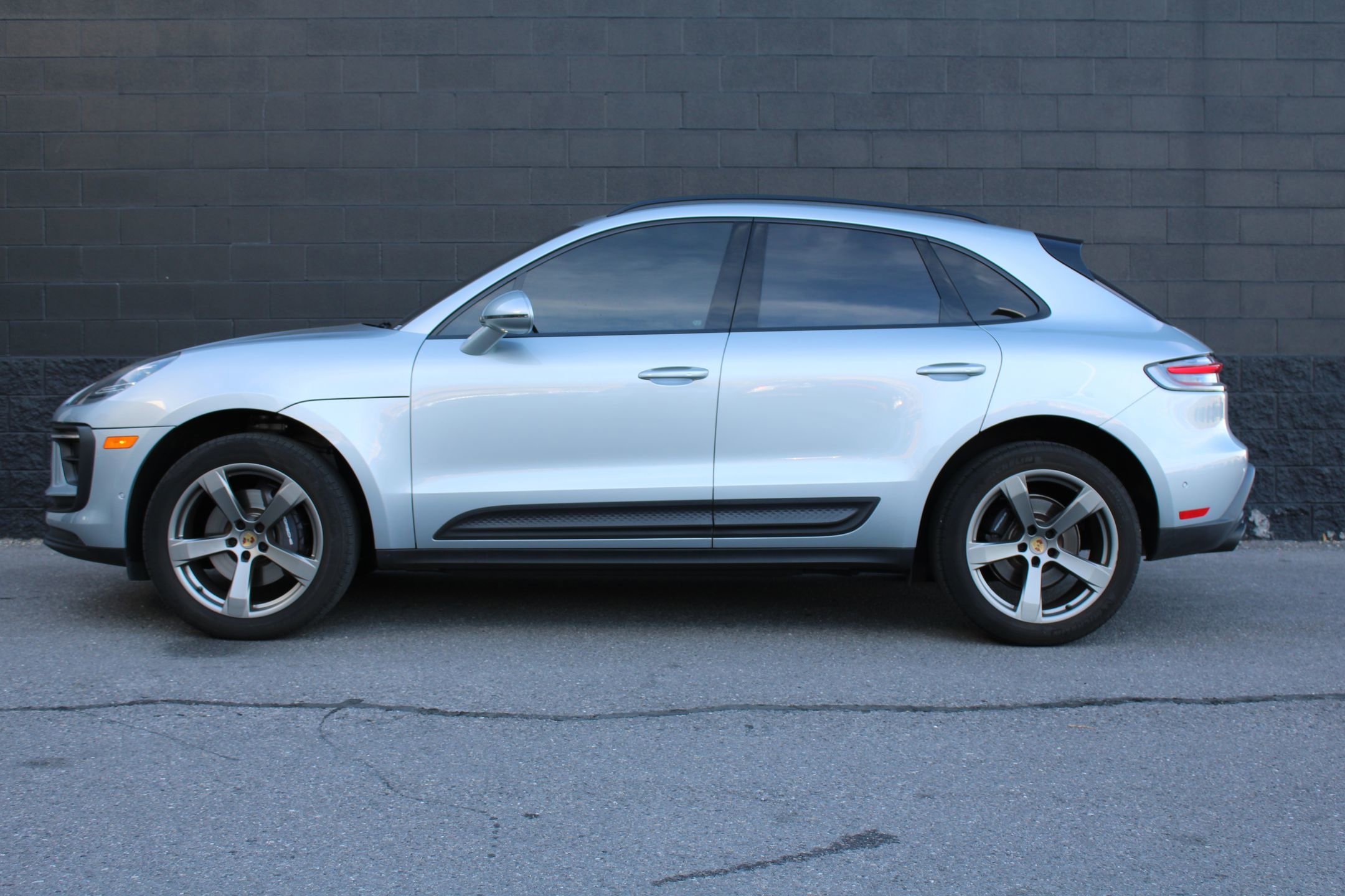 Used 2023 Porsche Macan image 2