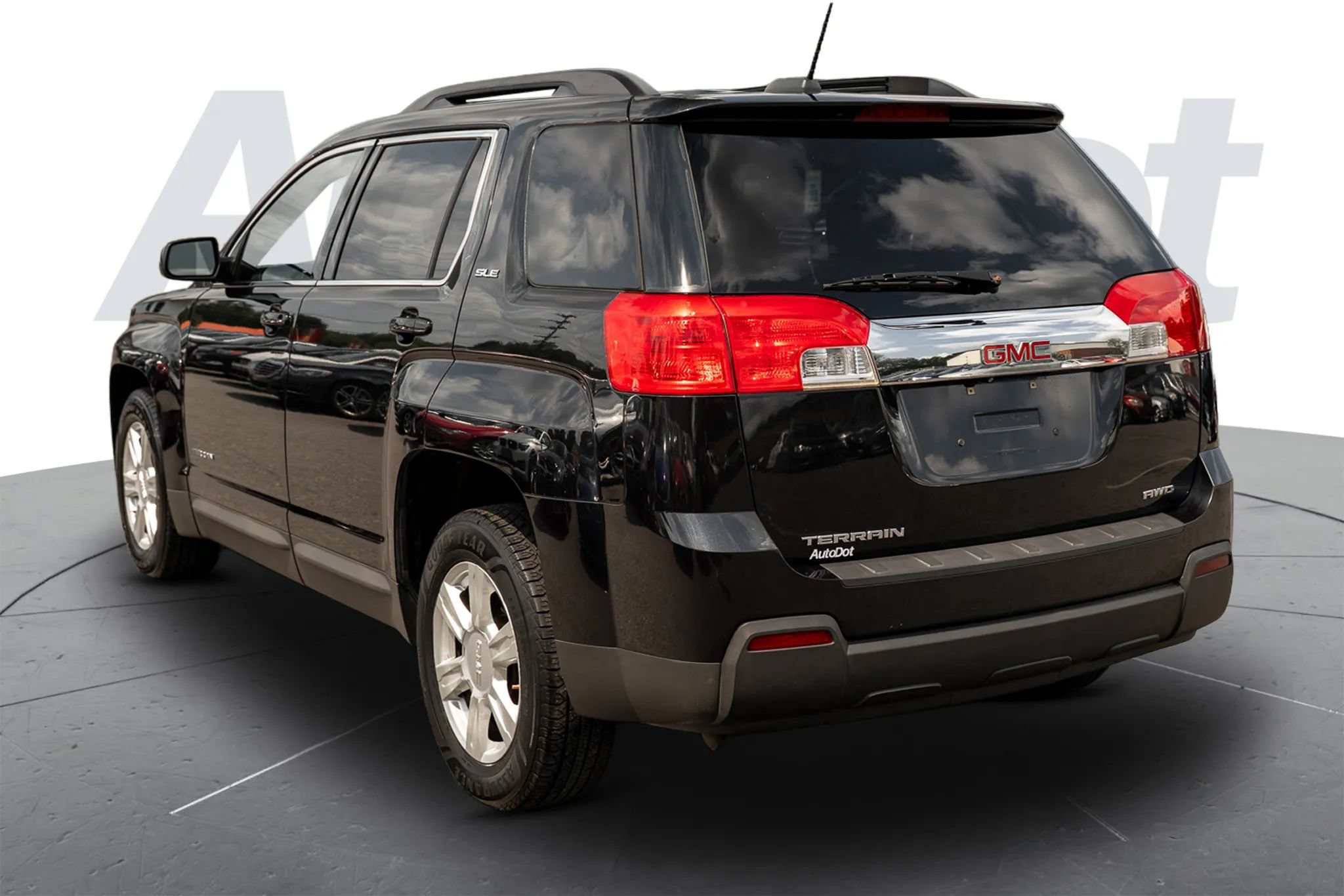 Used 2015 GMC Terrain SLE w/ Convenience Package AWD/4WD image 2