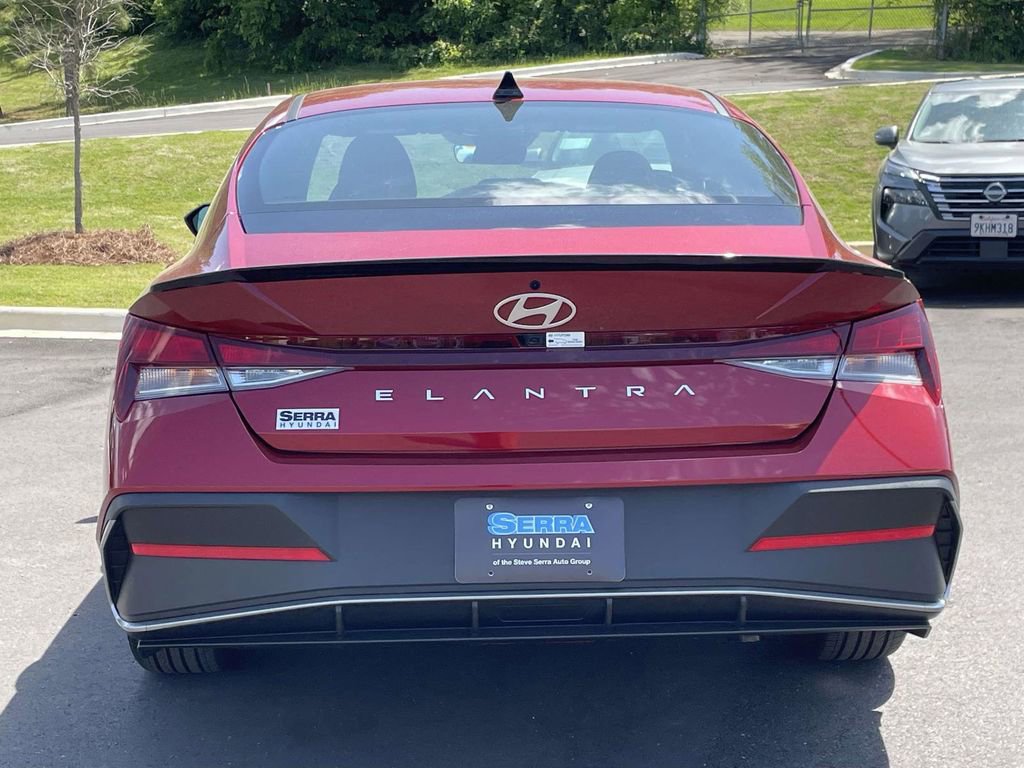 Certified 2025 Hyundai Elantra Sport FWD image 4