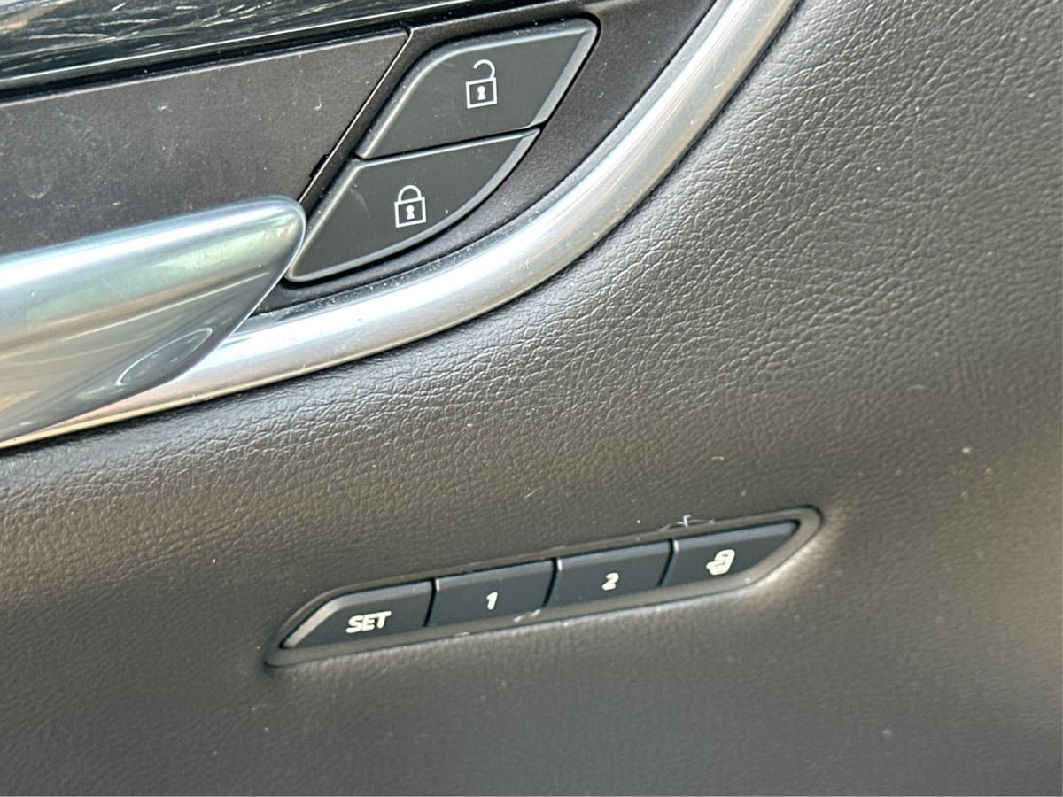 Used 2020 Cadillac XT5 Premium Luxury FWD image 34