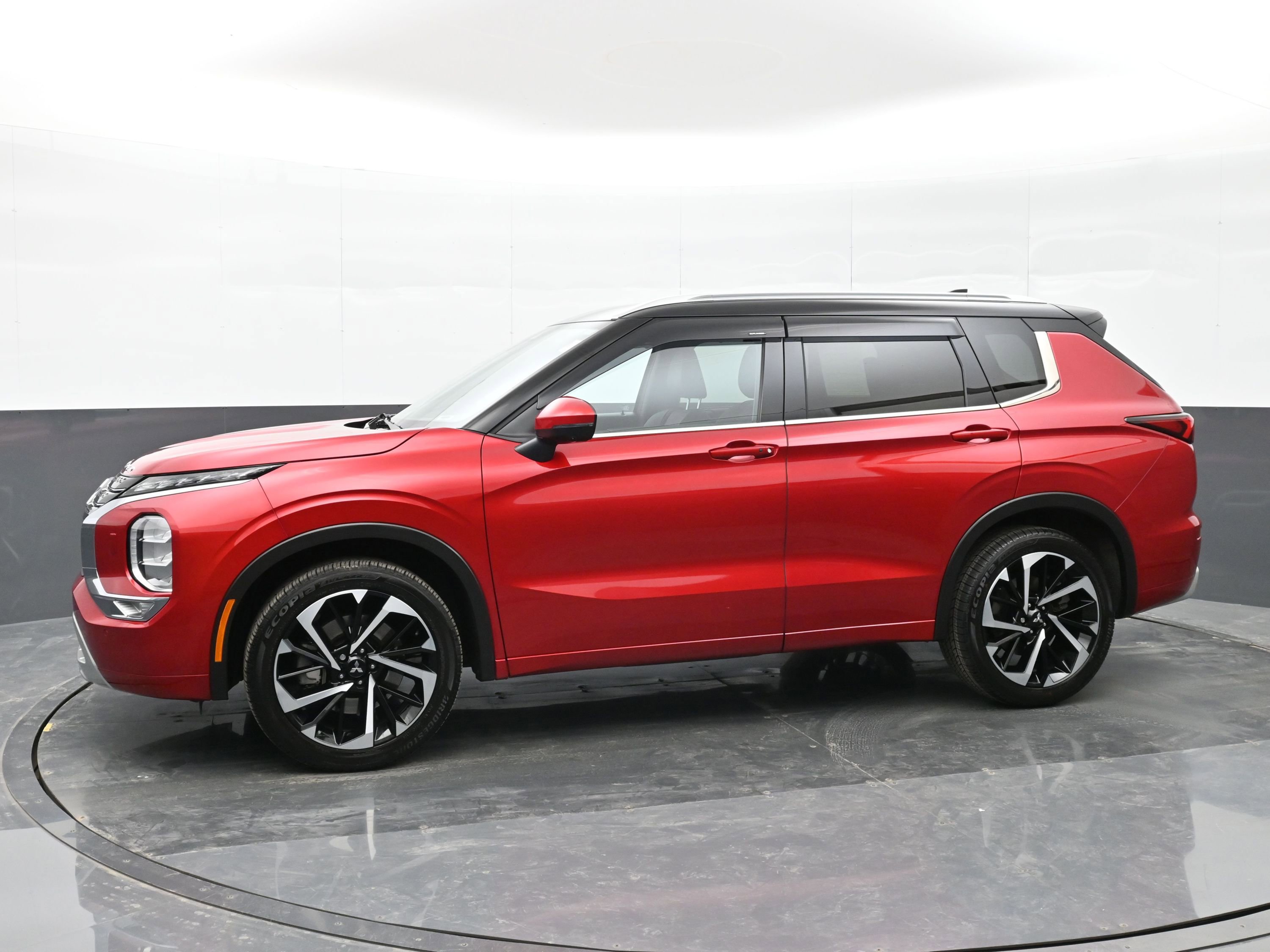 Used 2024 Mitsubishi Outlander SEL image 5