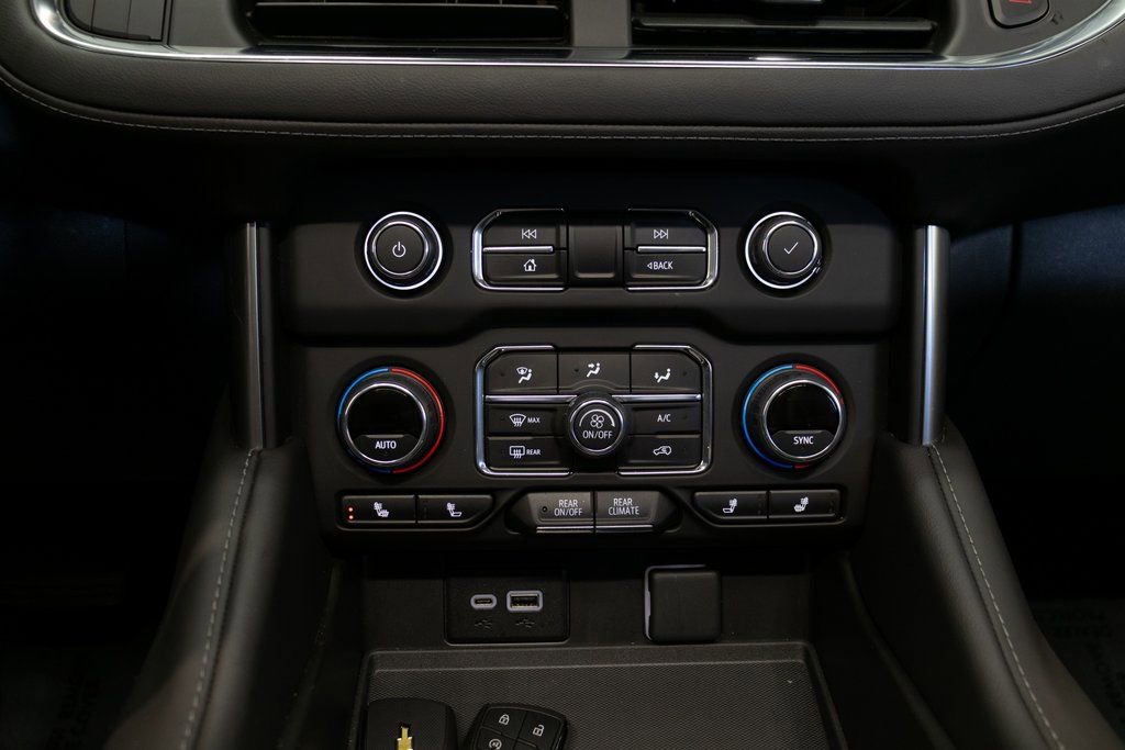 Used 2024 Chevrolet Suburban Z71 w/ Luxury Package image 37