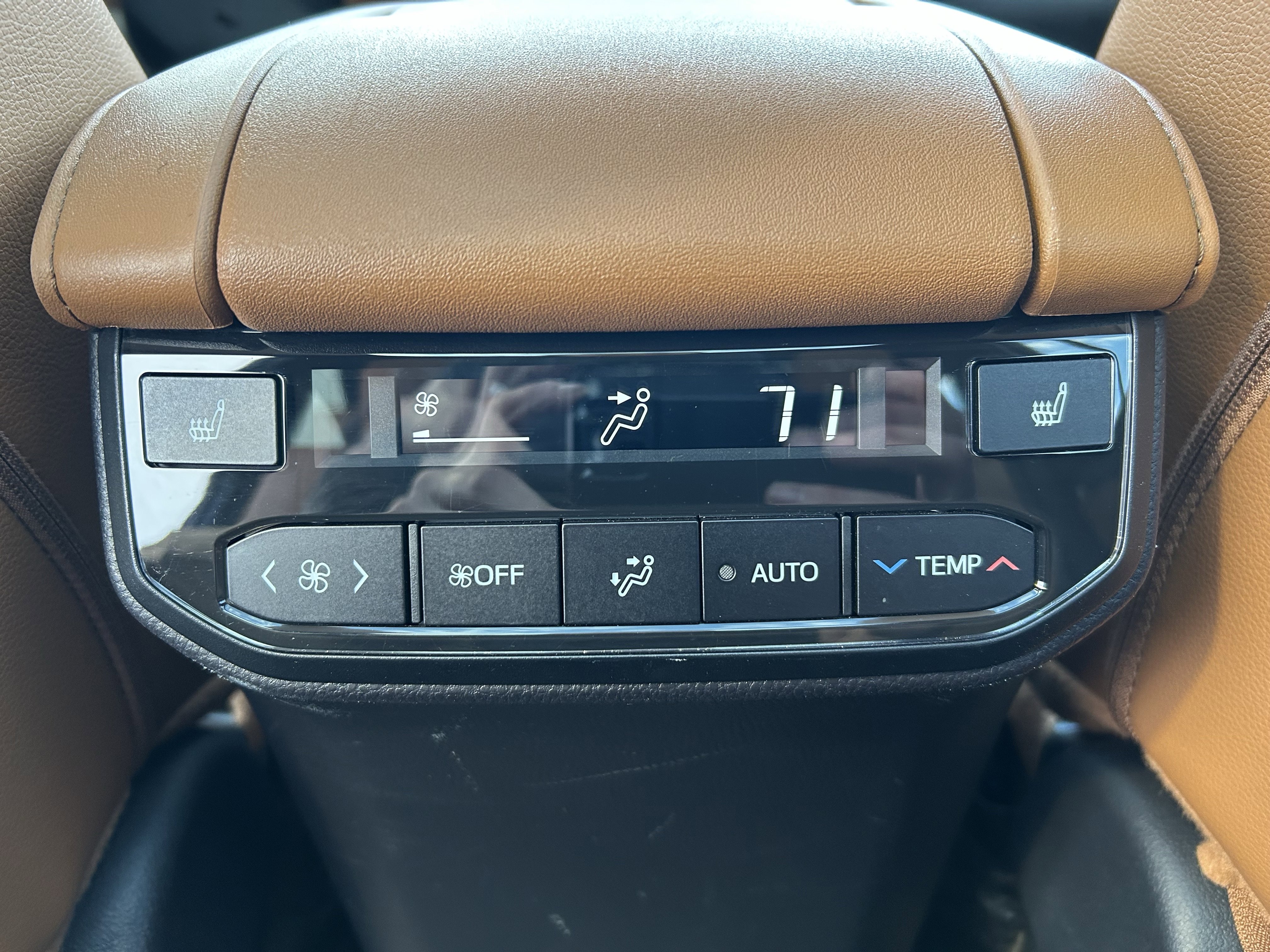 Used 2024 Toyota Highlander Platinum image 21