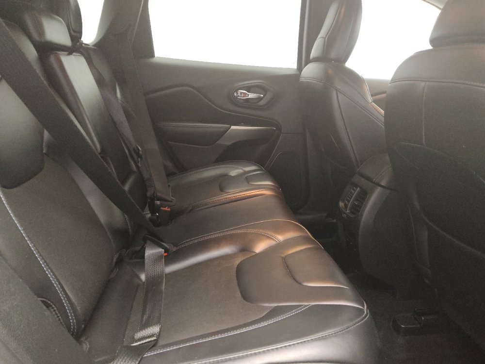 Used 2020 Jeep Cherokee Latitude Plus image 19