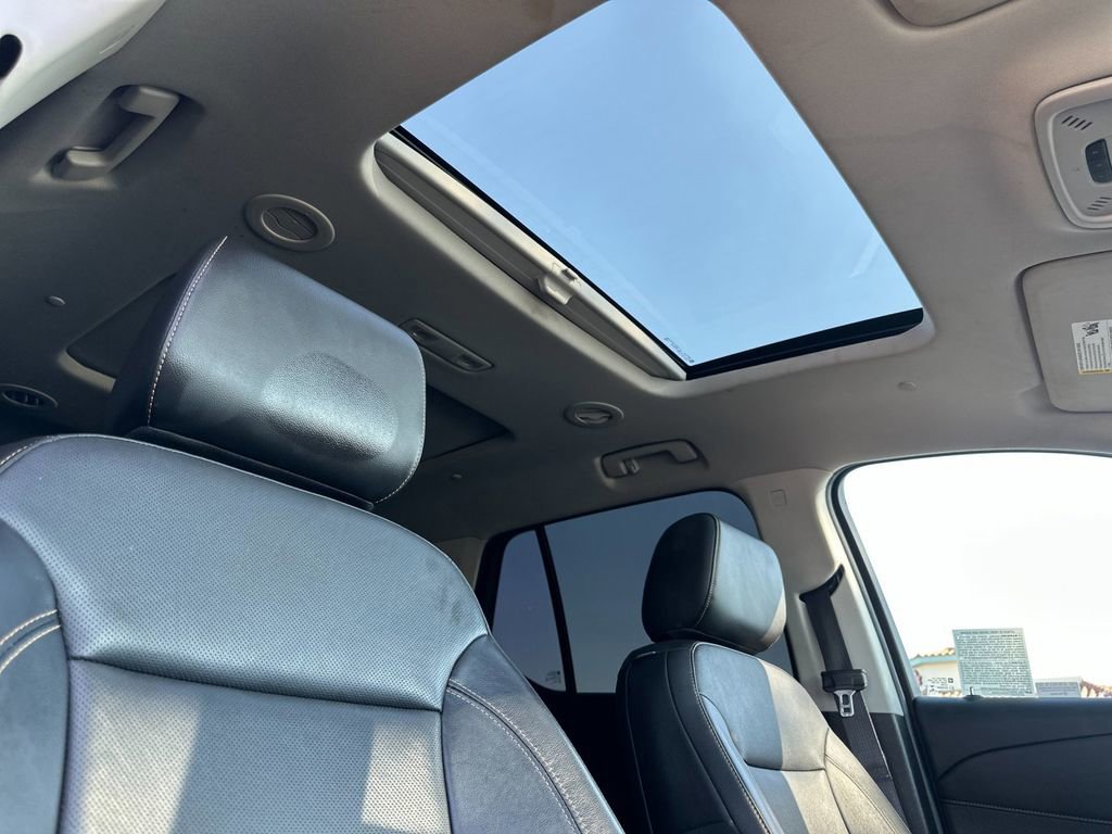 Used 2021 Chevrolet Traverse Premier w/ Redline Edition FWD image 17